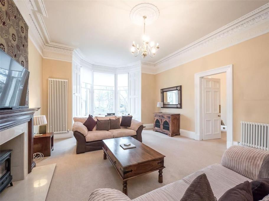 Beautiful & Bright 2 Bed Flat Murrayfield Edimburgo Exterior foto