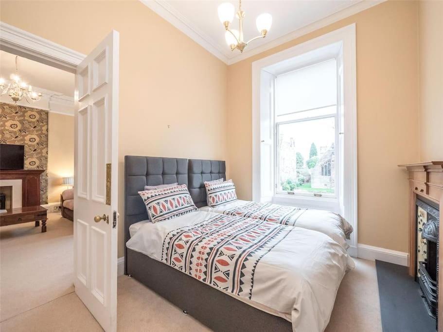 Beautiful & Bright 2 Bed Flat Murrayfield Edimburgo Exterior foto
